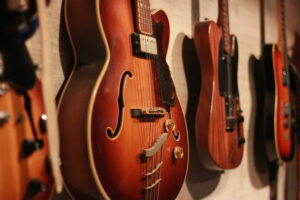 ギターはいくらぐらいのを買うのがいい？